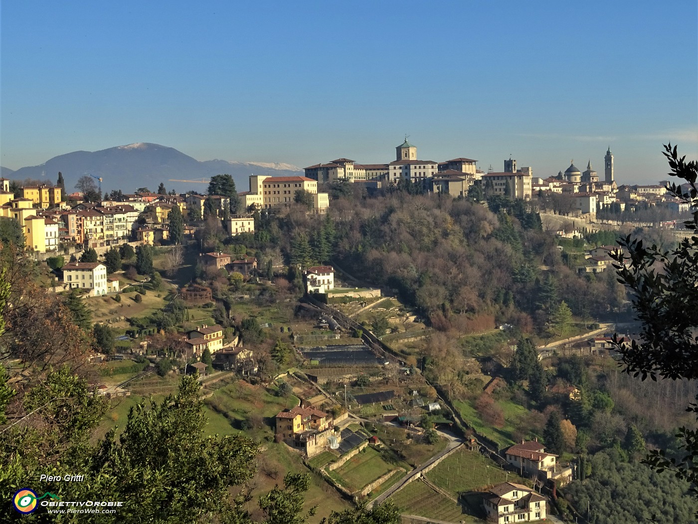 19 Da via Borgo Canale bella vista su Citta Alta.JPG